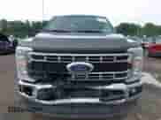 2025 Ford F-250 XL z VIN 1FT7W2BT6SEC33936, wystawiony jako IAAI lot #42483323 z przebiegiem 14 277 mil mil oraz . Historia ofert i sprzedaży dostępna na DreamBid. Obrazek 12.