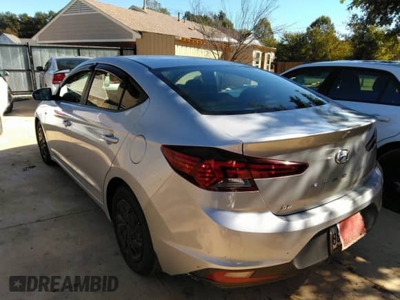 2020 Hyundai Elantra SE z VIN 5NPD74LF0LH499586, wystawiony jako IAAI lot #43532992 z przebiegiem 115 873 mil mil oraz . Historia ofert i sprzedaży dostępna na DreamBid. Obrazek 3.