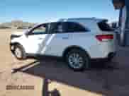 2018 Kia Sorento LX z VIN 5XYPG4A3XJG413047, wystawiony jako Copart lot #82176955 z przebiegiem 118 651 mil mil oraz Szkoda całkowita • Salvage title. Historia ofert i sprzedaży dostępna na DreamBid. Obrazek 2.