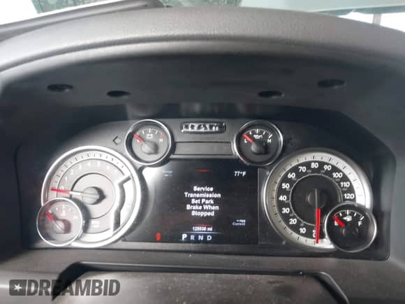 2017 Ram 1500 Big Horn z VIN 1C6RR6LT3HS582981, wystawiony jako IAAI lot #41682102 z przebiegiem 125 538 mil mil oraz . Historia ofert i sprzedaży dostępna na DreamBid. Obrazek 7.