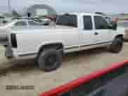 1997 GMC Sierra 1500 z VIN 2GTEC19R0V1553263, wystawiony jako Copart lot #52783805 z przebiegiem 230 959 mil mil oraz Szkoda całkowita • Salvage title. Historia ofert i sprzedaży dostępna na DreamBid. Obrazek 3.