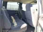 2006 Chevrolet Silverado 1500 LT2 z VIN 2GCEC13TX61157587, wystawiony jako IAAI lot #42217816 z przebiegiem 231 426 mil mil oraz . Historia ofert i sprzedaży dostępna na DreamBid. Obrazek 8.