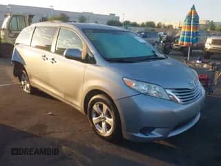 2017 Toyota Sienna LE Auto Access Seat z VIN 5TDKZ3DC2HS856414, wystawiony jako IAAI lot #42640519 z przebiegiem 142 416 mil mil oraz . Historia ofert i sprzedaży dostępna na DreamBid. Obrazek 1.
