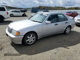 2000 Mercedes-Benz C 230/260/280/320 z VIN WDBHA29G3YA859826, wystawiony jako Copart lot #48573425 z przebiegiem 158 093 mil mil oraz Szkoda całkowita • Salvage title. Historia ofert i sprzedaży dostępna na DreamBid. Obrazek 1.