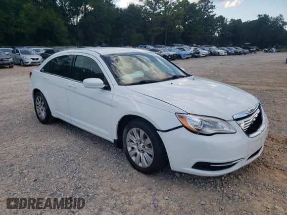 2014 Chrysler 200 LX с VIN 1C3CCBAG0EN149955, выставлен на аукционе Copart как лот 84375655 с пробегом 44 383 миль миль и Списание • Salvage title. История ставок и продаж доступна на DreamBid. Изображение 4.