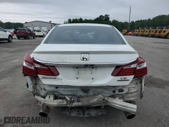 2017 Honda Accord Touring z VIN 1HGCR3F9XHA015798, wystawiony jako Copart lot #57998695 z przebiegiem 205 023 mil mil oraz Szkoda całkowita • Salvage title. Historia ofert i sprzedaży dostępna na DreamBid. Obrazek 6.