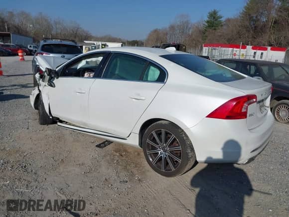 2018 Volvo S60 Inscription Platinum с VIN LYV402HM7JB179307, выставлен на аукционе IAAI как лот 41793753 с пробегом 107 205 миль миль и . История ставок и продаж доступна на DreamBid. Изображение 3.