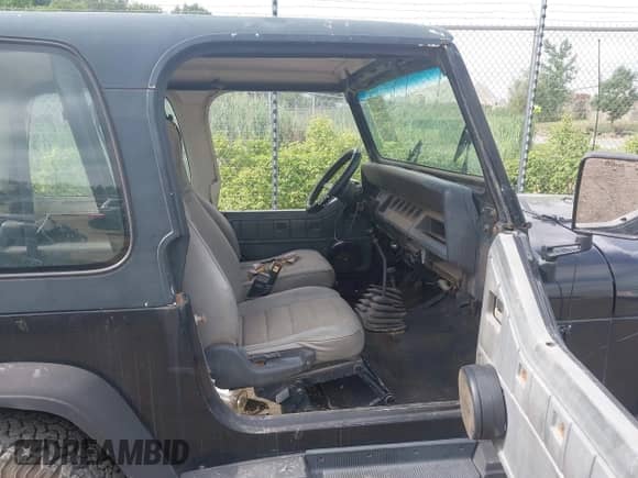 1994 Jeep Wrangler S с VIN 1J4FY19P1RP451154, выставлен на аукционе IAAI как лот 42629559 с пробегом 149 170 миль миль и . История ставок и продаж доступна на DreamBid. Изображение 5.