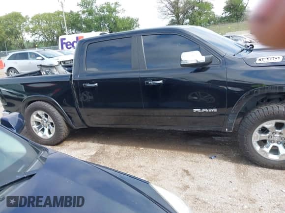 2019 Ram 1500 Laramie с VIN 1C6SRFJT1KN678165, выставлен на аукционе IAAI как лот 42858998 с пробегом 112 069 миль миль и . История ставок и продаж доступна на DreamBid. Изображение 13.