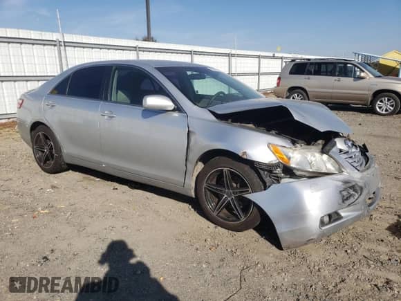 2007 Toyota Camry LE z VIN 4T1BE46K07U040295, wystawiony jako Copart lot #82501715 z przebiegiem 169 493 mil mil oraz Szkoda całkowita • Salvage title. Historia ofert i sprzedaży dostępna na DreamBid. Obrazek 4.