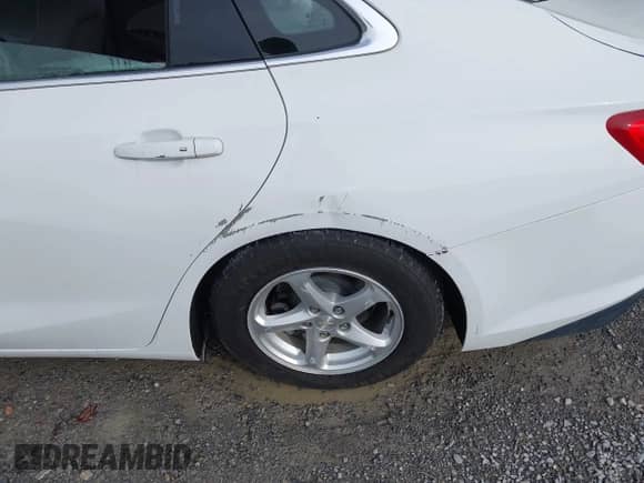 2018 Chevrolet Malibu LS z VIN 1G1ZB5ST7JF277595, wystawiony jako IAAI lot #43289380 z przebiegiem 62 729 mil mil oraz . Historia ofert i sprzedaży dostępna na DreamBid. Obrazek 18.