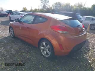 2012 Hyundai Veloster w/Red Int z VIN KMHTC6AD8CU065650, wystawiony jako IAAI lot #43576272 z przebiegiem 147 621 mil mil oraz . Historia ofert i sprzedaży dostępna na DreamBid. Obrazek 3.