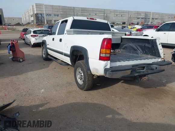 2002 Chevrolet Silverado 1500HD LT with VIN 1GCGC13U62F232712, listed as a IAAI auction lot 42643166 with 265,130 mi miles and . Bid and sale history available at DreamBid. Image 3.