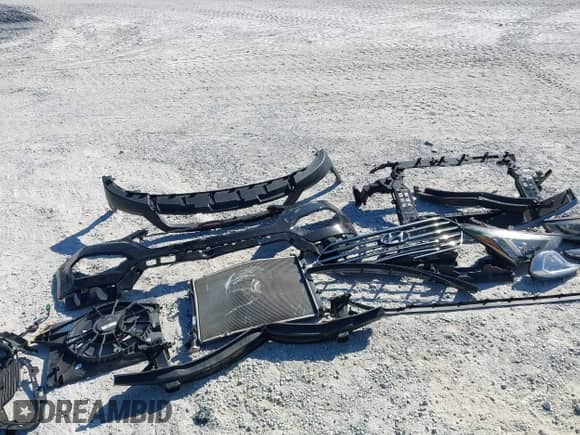 2015 Hyundai Santa Fe Limited with VIN KM8SR4HF7FU128828, listed as a IAAI auction lot 43440487 with 165,260 mi miles and . Bid and sale history available at DreamBid. Image 12.