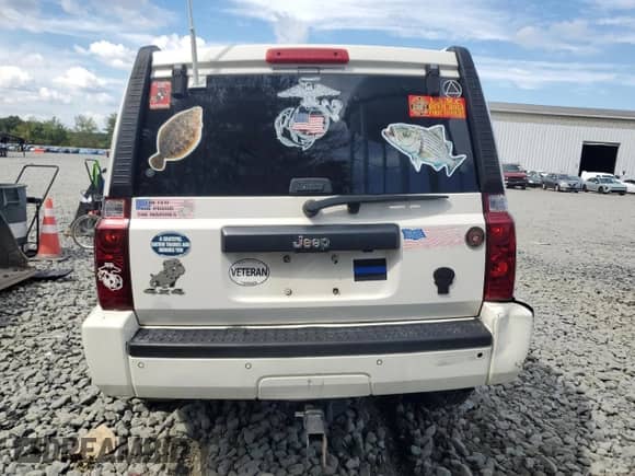 2006 Jeep Commander z VIN 1J8HG48K16C238399, wystawiony jako Copart lot #80860945 z przebiegiem 306 837 mil mil oraz Szkoda całkowita • Salvage title. Historia ofert i sprzedaży dostępna na DreamBid. Obrazek 6.