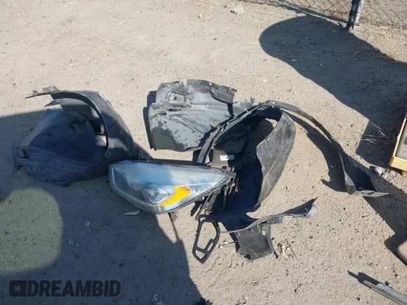 2017 Ford Escape SE с VIN 1FMCU9GD3HUA51913, выставлен на аукционе IAAI как лот 43200596 с пробегом 123 226 миль миль и . История ставок и продаж доступна на DreamBid. Изображение 12.