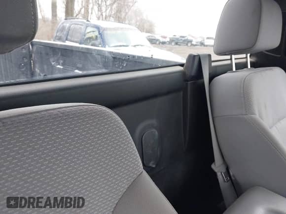 2015 Chevrolet Silverado 1500 Work Truck z VIN 1GCNKPEH2FZ345171, wystawiony jako IAAI lot #41737910 z przebiegiem 52 257 mil mil oraz . Historia ofert i sprzedaży dostępna na DreamBid. Obrazek 8.