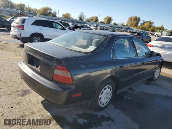 1994 Honda Accord LX с VIN 1HGCD5638RA000515, выставлен на аукционе Copart как лот 70008695 с пробегом 162 009 миль миль и На запчасти • Non repairable. История ставок и продаж доступна на DreamBid. Изображение 3.
