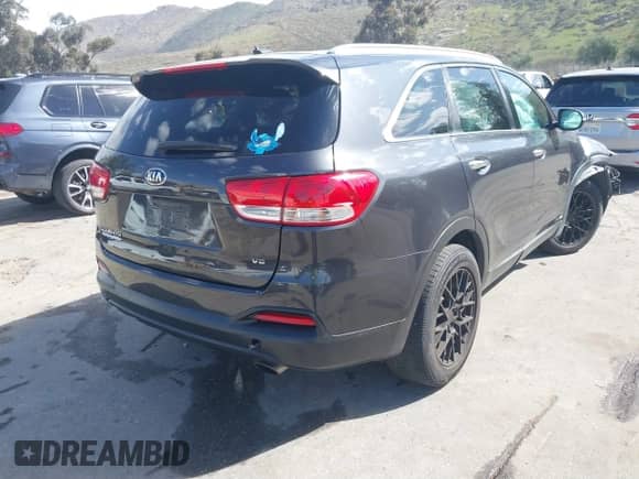 2018 Kia Sorento LX z VIN 5XYPGDA5XJG404284, wystawiony jako IAAI lot #41682070 z przebiegiem 120 411 mil mil oraz . Historia ofert i sprzedaży dostępna na DreamBid. Obrazek 4.