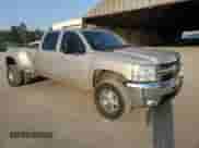 2008 Chevrolet Silverado 3500HD DRW LTZ с VIN 1GCJK33608F111611, выставлен на аукционе Copart как лот 76244664 с пробегом 287 483 миль миль и Списание • Salvage title. История ставок и продаж доступна на DreamBid. Изображение 4.