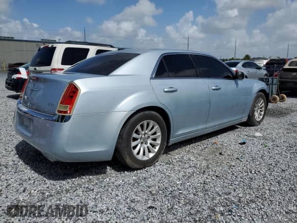 2013 Chrysler 300 с VIN 2C3CCAAG2DH632526, выставлен на аукционе Copart как лот 66005355 с пробегом Не указан миль и Списание • Salvage title. История ставок и продаж доступна на DreamBid. Изображение 3.