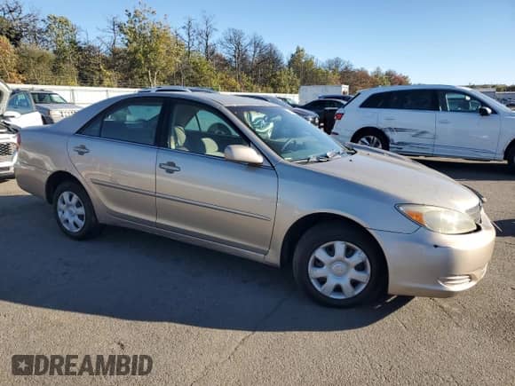 2002 Toyota Camry LE z VIN 4T1BE32K82U588621, wystawiony jako Copart lot #86985085 z przebiegiem 252 745 mil mil oraz Szkoda całkowita • Salvage title. Historia ofert i sprzedaży dostępna na DreamBid. Obrazek 4.