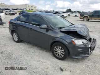 2020 Chevrolet Sonic LT z VIN 1G1JD5SB2L4140562, wystawiony jako Copart lot #69694575 z przebiegiem 69 264 mil mil oraz Szkoda całkowita • Salvage title. Historia ofert i sprzedaży dostępna na DreamBid. Obrazek 4.