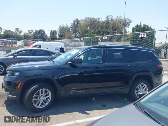 2023 Jeep Grand Cherokee Laredo z VIN 1C4RJJAG2P8869104, wystawiony jako IAAI lot #42766058 z przebiegiem 17 640 mil mil oraz . Historia ofert i sprzedaży dostępna na DreamBid. Obrazek 14.