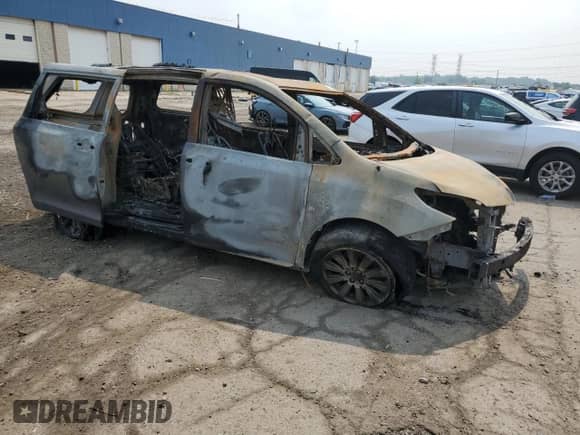 2014 Toyota Sienna Limited z VIN 5TDDK3DC5ES082989, wystawiony jako Copart lot #67545255 z przebiegiem Nie podano mil oraz Nie do naprawy • Non repairable. Historia ofert i sprzedaży dostępna na DreamBid. Obrazek 4.