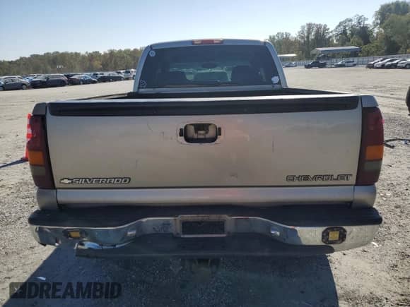 2000 Chevrolet Silverado 1500 LS with VIN 1GCEC19T1YZ332603, listed as a Copart auction lot 85930865 with 220,387 mi miles and Salvage title. Bid and sale history available at DreamBid. Image 6.