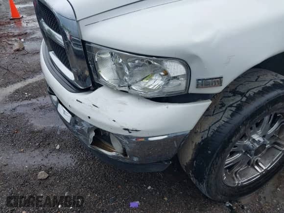 2005 Dodge 1500 SLT z VIN 1D7HA18D65S123946, wystawiony jako IAAI lot #42070507 z przebiegiem Nie podano mil oraz . Historia ofert i sprzedaży dostępna na DreamBid. Obrazek 6.