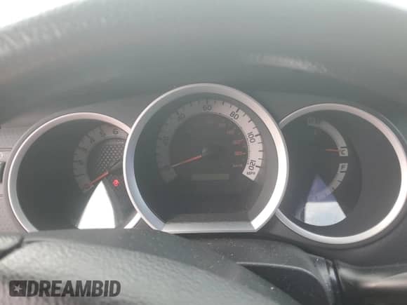 2011 Toyota Tacoma z VIN 3TMLU4EN8BM077387, wystawiony jako Copart lot #84883575 z przebiegiem Nie podano mil oraz Szkoda całkowita • Salvage title. Historia ofert i sprzedaży dostępna na DreamBid. Obrazek 9.