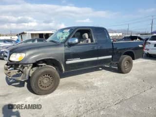 2005 Toyota Tundra SR5 z VIN 5TBRU34155S455441, wystawiony jako Copart lot #89533205 z przebiegiem 166 712 mil mil oraz Szkoda całkowita • Salvage title. Historia ofert i sprzedaży dostępna na DreamBid. Obrazek 1.