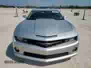 2011 Chevrolet Camaro 1SS z VIN 2G1FS1EW6B9142801, wystawiony jako Copart lot #81938125 z przebiegiem 212 022 mil mil oraz Czysty tytuł • Clean title. Historia ofert i sprzedaży dostępna na DreamBid. Obrazek 5.