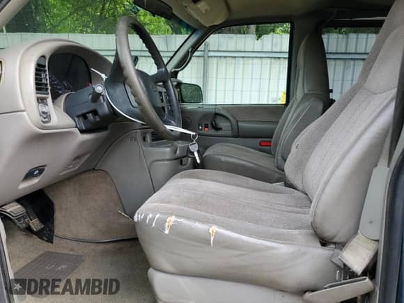 2002 Chevrolet Astro с VIN 1GNDM19X02B110895, выставлен на аукционе Copart как лот 70704784 с пробегом 176 736 миль миль и Списание • Salvage title. История ставок и продаж доступна на DreamBid. Изображение 7.