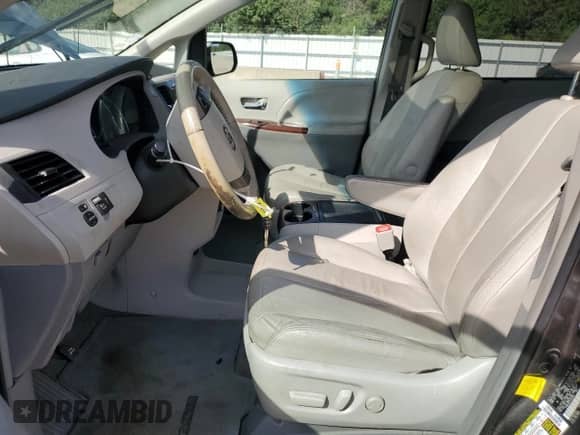 2012 Toyota Sienna XLE z VIN 5TDDK3DC5CS040805, wystawiony jako Copart lot #70867615 z przebiegiem 121 635 mil mil oraz Szkoda całkowita • Salvage title. Historia ofert i sprzedaży dostępna na DreamBid. Obrazek 7.