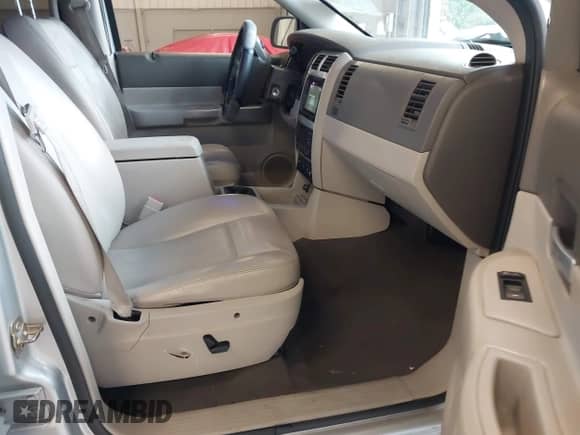 2006 Dodge Durango Limited with VIN 1D4HB582X6F181438, listed as a IAAI auction lot 43116994 with 201,478 mi miles and . Bid and sale history available at DreamBid. Image 5.