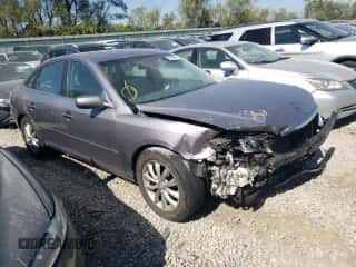 2007 Hyundai Azera SE с VIN KMHFC46F67A185837, выставлен на аукционе Copart как лот 74260854 с пробегом 109 970 миль миль и Списание • Salvage title. История ставок и продаж доступна на DreamBid. Изображение 4.