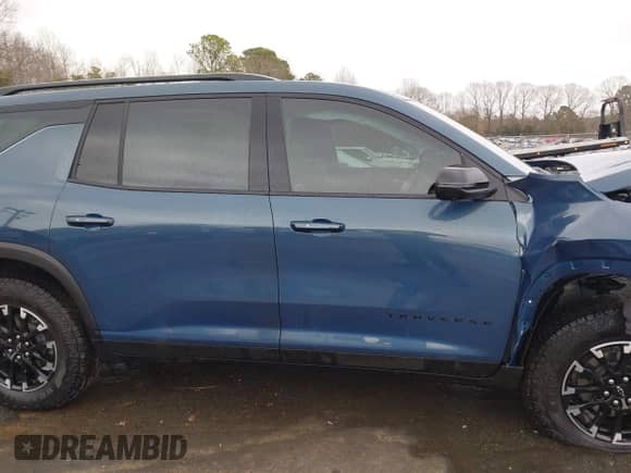 2024 Chevrolet Traverse AWD Z71 z VIN 1GNEVJKS7RJ197307, wystawiony jako IAAI lot #41505694 z przebiegiem 7 782 mil mil oraz . Historia ofert i sprzedaży dostępna na DreamBid. Obrazek 13.