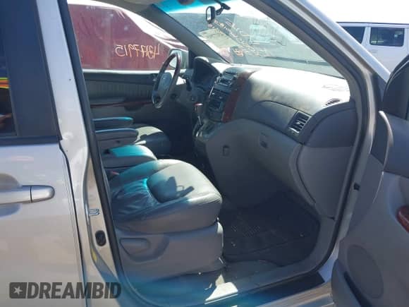 2004 Toyota Sienna XLE z VIN 5TDZA22C64S073061, wystawiony jako IAAI lot #43177915 z przebiegiem 218 235 mil mil oraz . Historia ofert i sprzedaży dostępna na DreamBid. Obrazek 5.