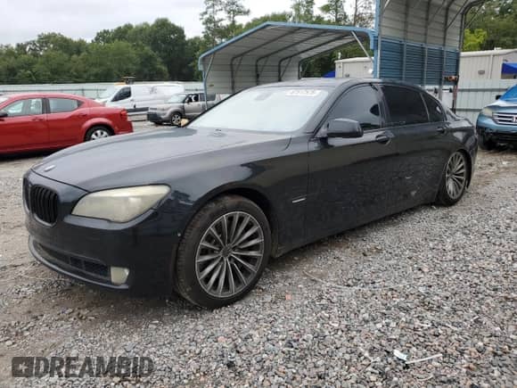 2009 BMW 7 Series 750Li with VIN WBAKB835X9CY57752, listed as a Copart auction lot 67517575 with 111,522 mi miles and Salvage title. Bid and sale history available at DreamBid. Image 1.
