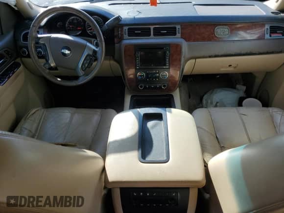 2011 Chevrolet Suburban LT with VIN 1GNSKJE39BR132837, listed as a Copart auction lot 86316825 with 267,881 mi miles and Clean title. Bid and sale history available at DreamBid. Image 8.