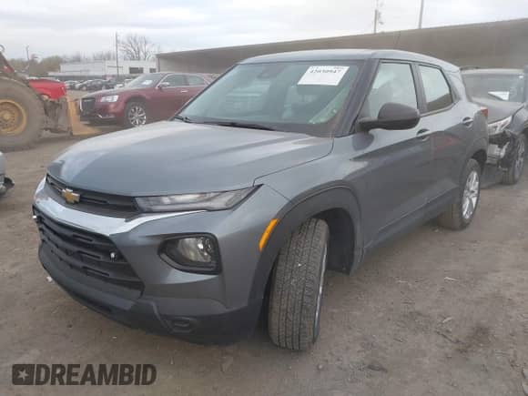 2022 Chevrolet TrailBlazer LS z VIN KL79MMS21NB073601, wystawiony jako IAAI lot #42030947 z przebiegiem 50 298 mil mil oraz . Historia ofert i sprzedaży dostępna na DreamBid. Obrazek 17.