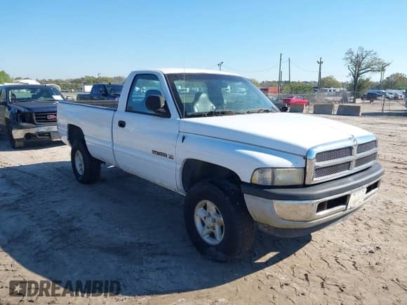 1998 Dodge 1500 z VIN 1B7HF16Y3WS583651, wystawiony jako IAAI lot #41638592 z przebiegiem 83 204 mil mil oraz . Historia ofert i sprzedaży dostępna na DreamBid. Obrazek 1.