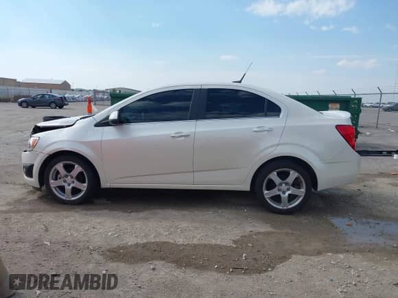 2014 Chevrolet Sonic LTZ with VIN 1G1JE5SB2E4212067, listed as a IAAI auction lot 43471089 with 97,581 mi miles and . Bid and sale history available at DreamBid. Image 14.