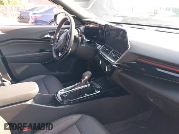 2025 Chevrolet Trax 2RS с VIN KL77LJEP0SC127931, выставлен на аукционе IAAI как лот 42885176 с пробегом 8 916 миль миль и . История ставок и продаж доступна на DreamBid. Изображение 5.