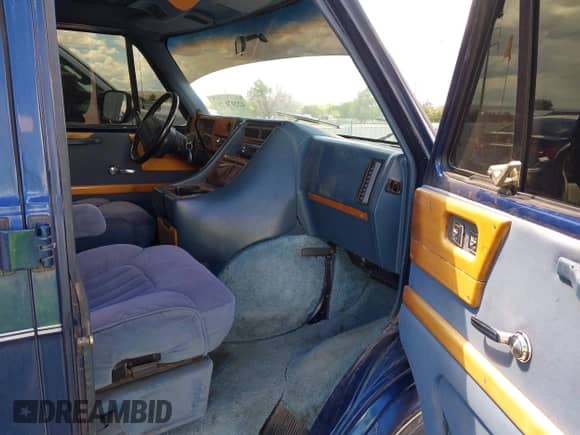 1995 Chevrolet Chevy Van с VIN 1GBEG25K2SF195644, выставлен на аукционе IAAI как лот 42207878 с пробегом 202 557 миль миль и . История ставок и продаж доступна на DreamBid. Изображение 5.