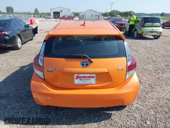 2015 Toyota Prius One z VIN JTDKDTB38F1093262, wystawiony jako IAAI lot #42588217 z przebiegiem 32 355 mil mil oraz . Historia ofert i sprzedaży dostępna na DreamBid. Obrazek 16.