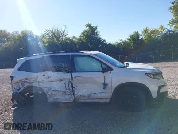 2021 Honda Pilot Black Edition z VIN 5FNYF6H73MB042188, wystawiony jako IAAI lot #43437463 z przebiegiem Nie podano mil oraz . Historia ofert i sprzedaży dostępna na DreamBid. Obrazek 14.