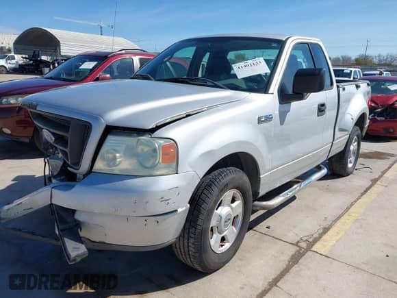 2004 Ford F-150 STX с VIN 1FTRF02W64KC06442, выставлен на аукционе IAAI как лот 41401133 с пробегом 177 939 миль миль и . История ставок и продаж доступна на DreamBid. Изображение 2.